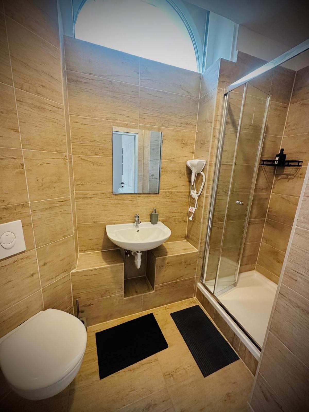 4-br Apt, Ideal For Groups, 6-min To Stadthalle Wien