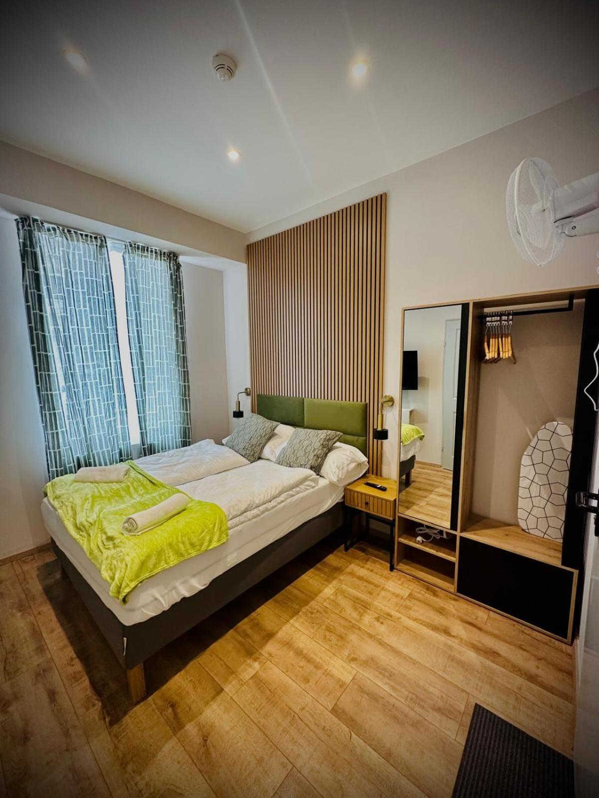 4-br Apt, Ideal For Groups, 6-min To Stadthalle Apartment